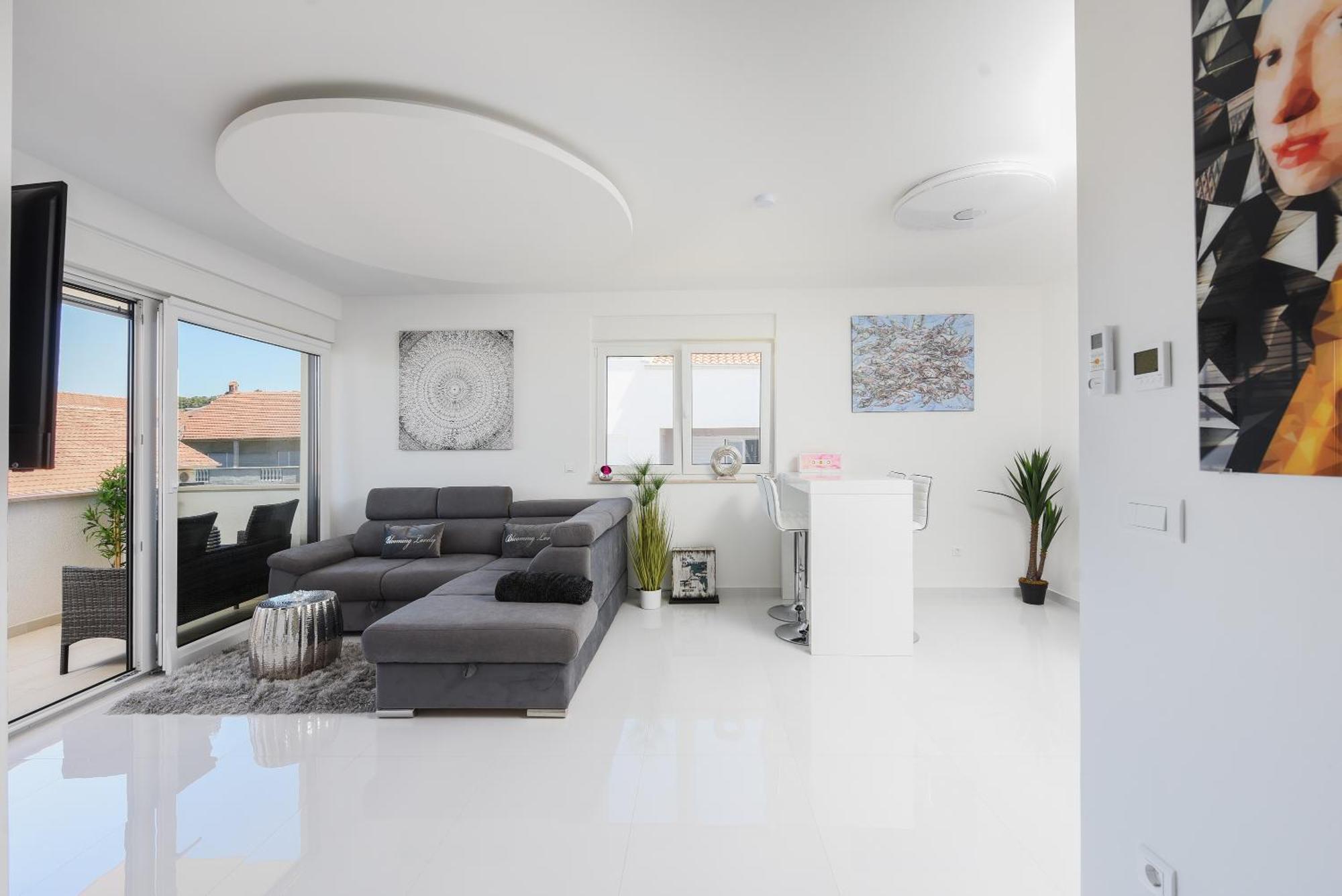 Lux 38b Luxury Penthouse & Deluxe