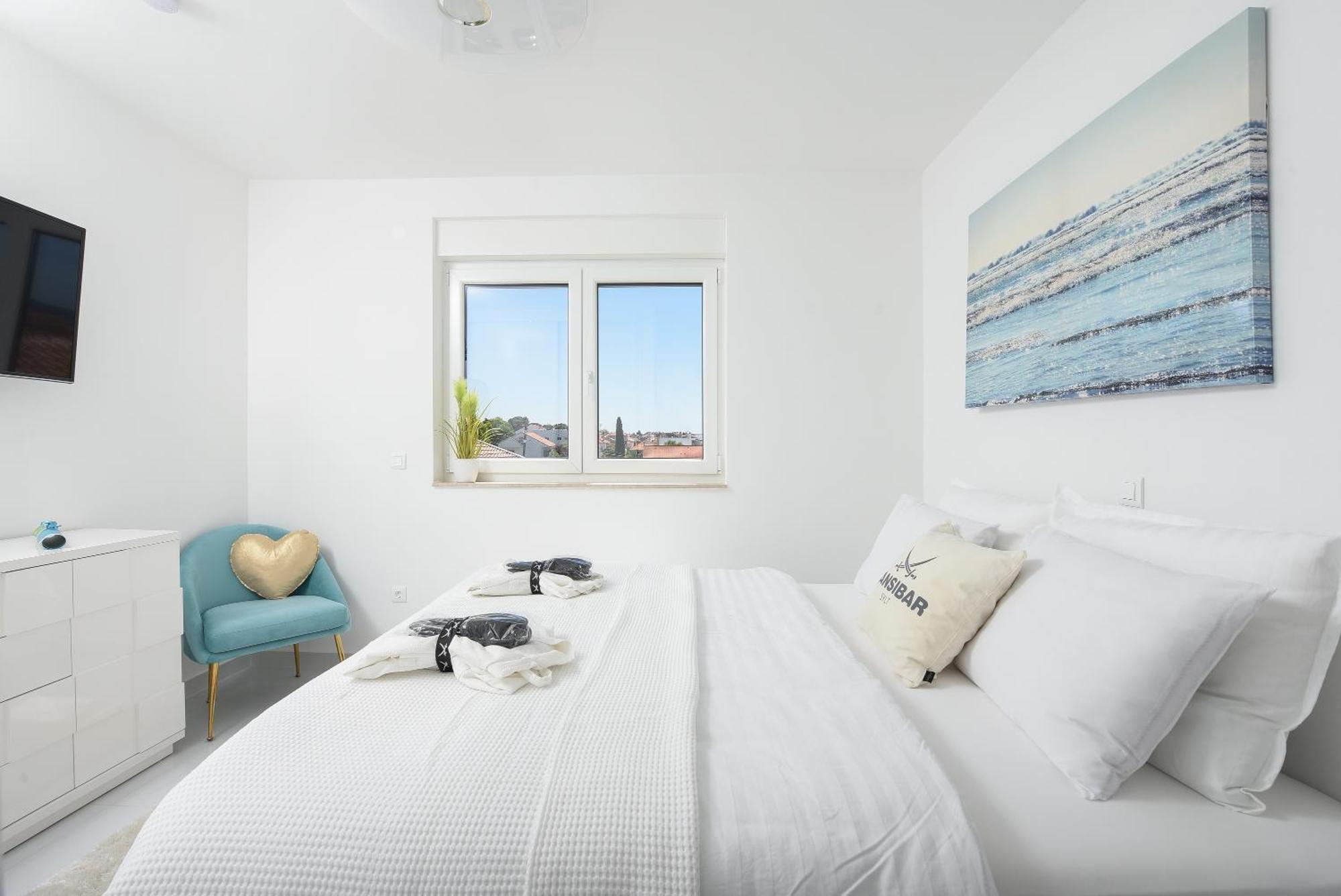 Lux 38b Luxury Penthouse & Deluxe