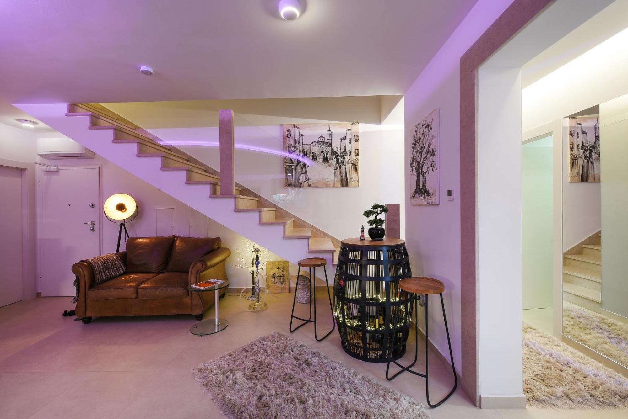 Lux 38b Luxury Penthouse & Deluxe